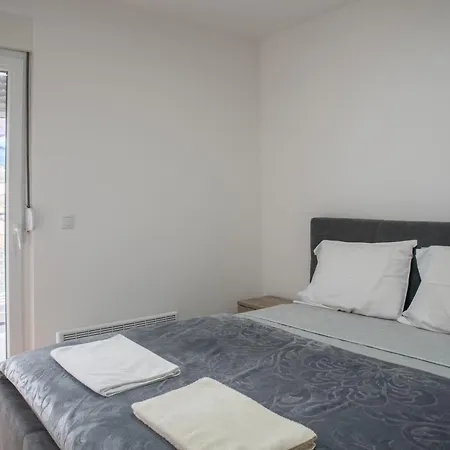 Apartment 9 & Free Parking *